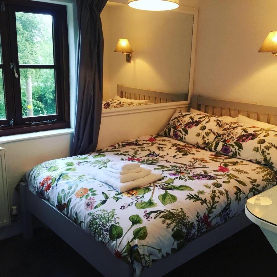 Cricketers Cottage B&B Западен Молинг Екстериор снимка
